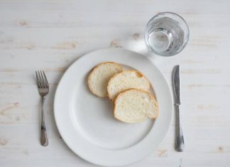 Tylko chleb i woda? Post ścisły jest obowiązkowy, ale nie dla wszystkich. Na czym polega i kto nie musi go przestrzegać?