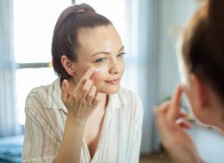 Te tanie kosmetyki z apteki działają jak luksusowe kremy przeciwzmarszczkowe. Zastąpią lifting i botoks. Wygładź zmarszczki za grosze