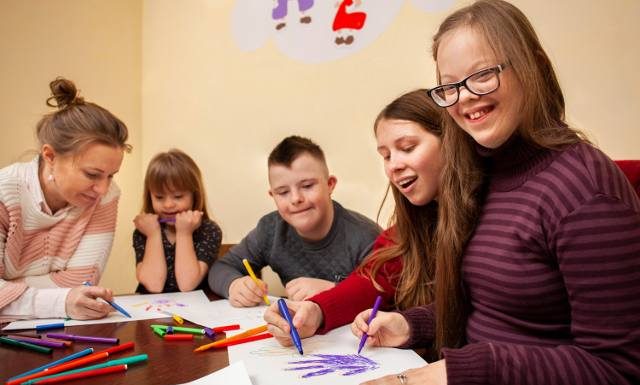 Trisomia 21 – czym jest zespół Downa i jak wpływa na życie? Objawy, przyczyny i ważne fakty