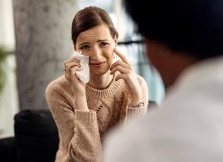 Wzruszenie, przeziębienie czy alergia? Jak dbać o oczy, gdy łzawią i swędzą? Pomogą naturalne sposoby na alergiczne zapalenie spojówek