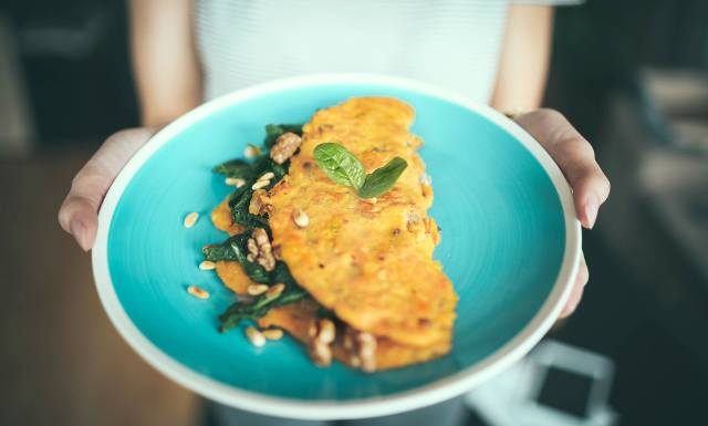 Co na śniadanie? Sprawdź, dlaczego warto jeść śniadania i wypróbuj nasze fit oraz wegańskie śniadaniowe inspiracje!