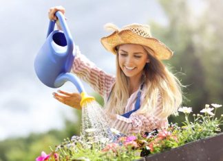 Chcesz mieć lepszą odporność, nastrój i sylwetkę? Pracuj w ogrodzie. Korzyści z pielęgnowania roślin nawet na parapecie jest dużo więcej