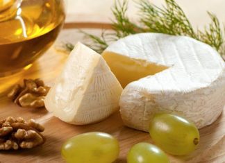 Sery pleśniowe na co dzień? Sprawdź, dlaczego warto je jeść, jak działają na zdrowie i kto powinien ich unikać