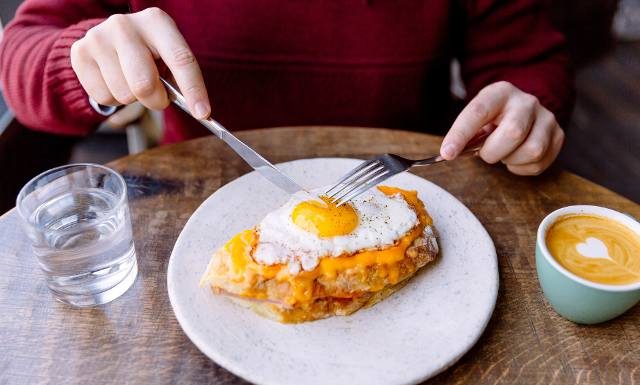 Kto nie może jeść jajek? Dla niektórych nawet najzdrowsze jajka to ryzyko. Sprawdź, komu mogą zaszkodzić