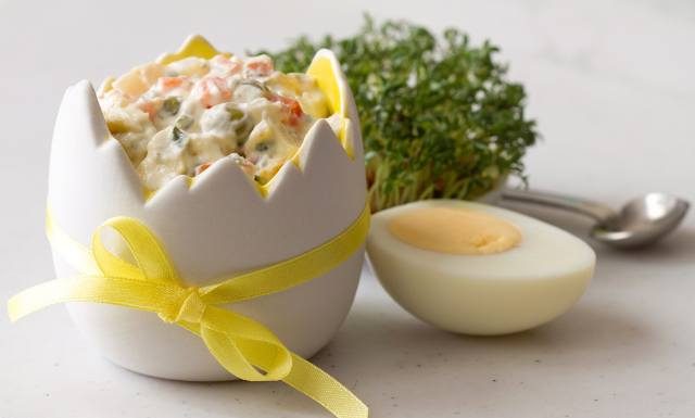 Ile kalorii mają potrawy wielkanocne? Samo wielkanocne śniadanie może być prawdziwą bombą kaloryczną.