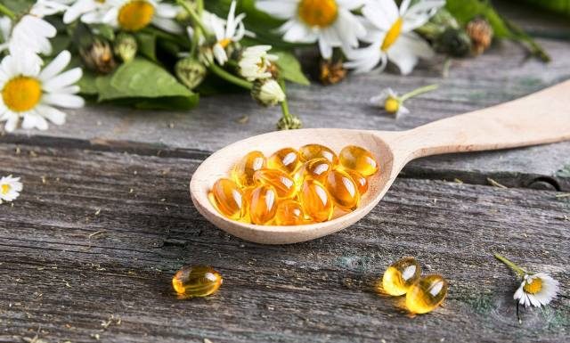 Ile brać witaminy D wiosną? Sprawdź zalecenia ekspertów dla dzieci i dorosłych, by uniknąć niedoboru