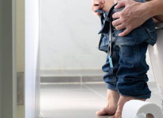 Jak prawidłowo robić kupę? Kilka wskazówek i jeden gadżet, które sprawią, że ta codzienna czynność będzie łatwiejsza