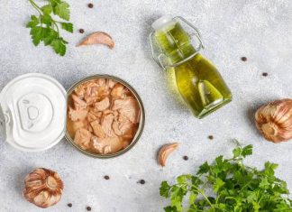 Czy tuńczyk w puszce jest zdrowy? Oprócz składników odżywczych z rybą zjadasz też rtęć i bisfenol A. Jaka jego ilość jest bezpieczna?