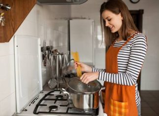 Robisz tak? Trujesz całą rodzinę i swój dom! Możesz gotować zdrowo, a i tak narażasz się na zatrucie, astmę, raka i śmierć