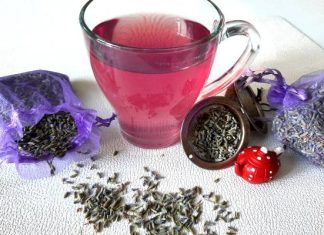 Robię na ból głowy i uspokojenie. Herbata z lawendą odmładza i wygładza zmarszczki. Sprawdź przepis na napar oraz lemoniadę lawendową