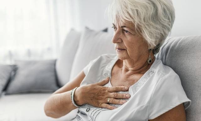 Odbijanie nie daje ci spokoju? Sprawdź, co może oznaczać. Zobacz, jakie dolegliwości kryją się za uporczywym bekaniem