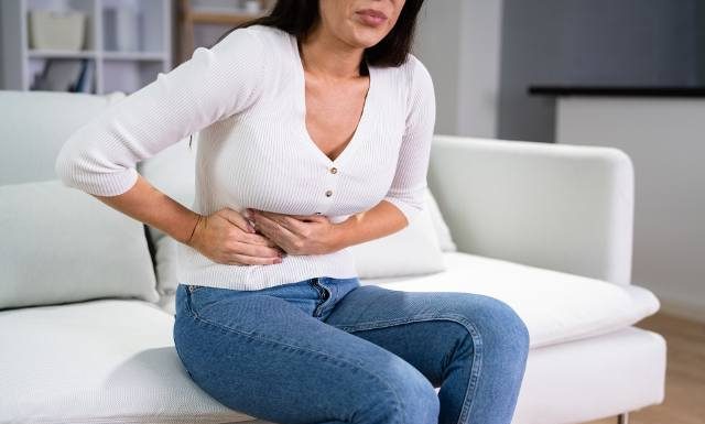 Sposoby na nadmiar gazów i wzdęcia. Nieprzyjemne objawy zwalczysz w domu. Wyjaśniamy, jak usprawnić trawienie oraz kiedy iść do lekarza