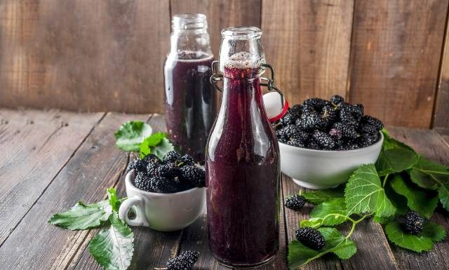 Przypomina jeżynę, ale to morwa czarna! Ochroni cię przed cukrzycą i miażdżycą. Zrób z niej fenomenalną w smaku morwówkę