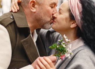 7 zaskakujących powodów, dla których warto się całować – nie tylko w Dniu Pocałunku! Skorzystają serce, zęby i skóra