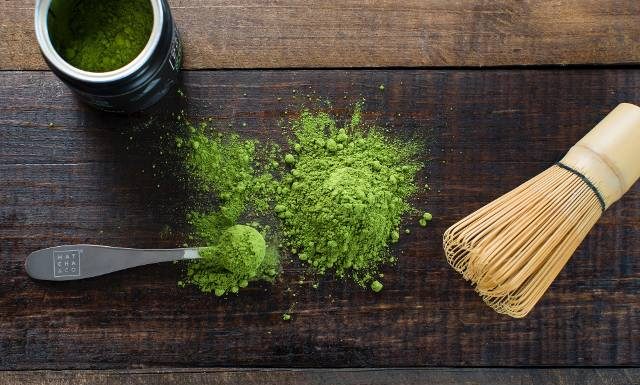 Poznaj najzdrowszy rodzaj herbaty, jaki istnieje. Parzy się ją inaczej, ale bardzo łatwo. Ten proszek zapewni ci turbo spalanie tłuszczu!