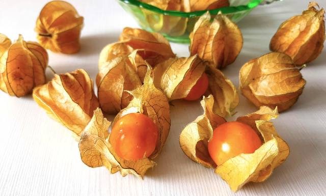 Superowoc dla serca i promiennej skóry. Dlaczego warto jeść miechunkę? Zobacz, co kryje w sobie miechunka peruwiańska i rozdęta