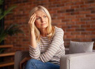 To nie tylko migrena. Kiedy ból głowy i nudności mogą być symptomem glejaka?