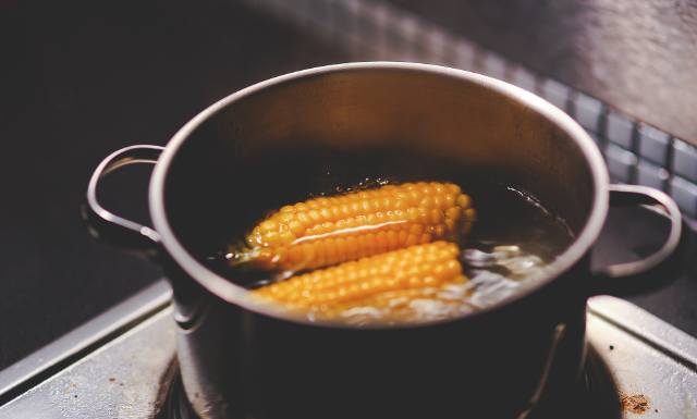 Na dobry wzrok i jelita. Dlaczego warto jeść kukurydzę? Korzyści jest mnóstwo