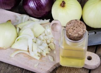 Nie daj się jesiennym infekcjom. Zrób syrop z cebuli – to domowy sposób na kaszel, katar i ból gardła
