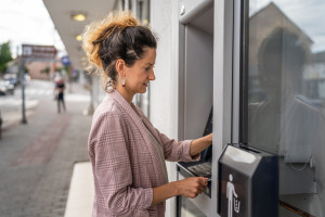 Gotówka bez karty płatniczej. Tak będą działać nowe bankomaty