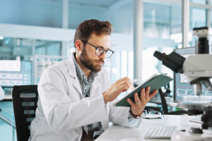 Jeden test wykrywa ponad 50 nowotworów na wczesnym etapie. Płynna biopsja przełomem