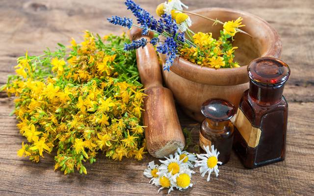 Zioła w ciąży mogą szkodzić! Sprawdź, których unikać dla dobra dziecka