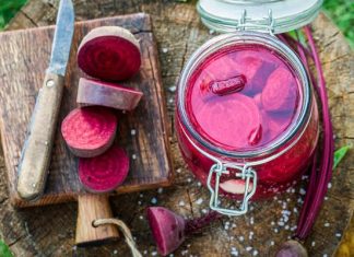 Tak zawsze robię zakwas buraczany. Stosuję ten przepis od wielu lat i za każdym razem wychodzi idealny w smaku