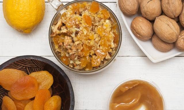 Twój mózg i serce ci podziękują! Wypróbuj przepis na pastę doktora Amosova – tani i zdrowy hit