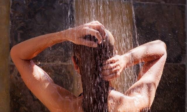 Wolisz kąpiel czy szybki prysznic? Sprawdź, co faktycznie jest zdrowsze