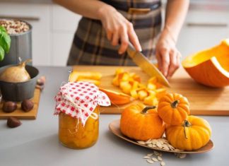 Dynia – wartości odżywcze i indeks glikemiczny. Przepis na krem z dyni, placek i dynię w occie. Jak wygląda dynia hokkaido, a jak piżmowa?