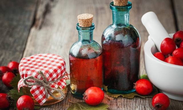Lek z dzikich owoców. To najlepsza nalewka na ciśnienie, nerwicę i alergię. Musisz ją zrobić teraz