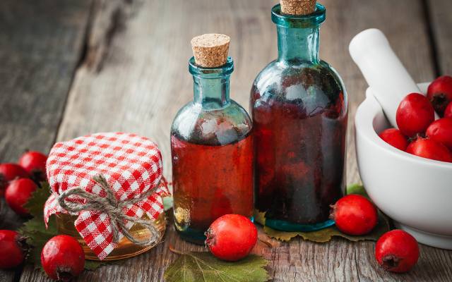 Lek z dzikich owoców. To najlepsza nalewka na ciśnienie, nerwicę i alergię. Musisz ją zrobić teraz