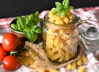 Na diecie też możesz jeść makaron! Wybór jest ogromny. Niektóre zapewniają nawet jedynie 6 kcal w porcji!