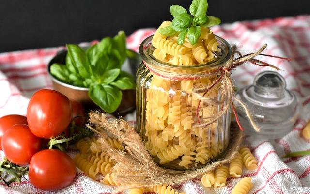 Na diecie też możesz jeść makaron! Wybór jest ogromny. Niektóre zapewniają nawet jedynie 6 kcal w porcji!