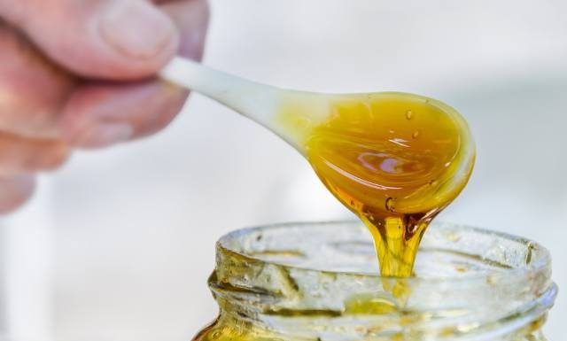 Napój na jesień – woda miodowa. Na odporność i sprawne trawienie