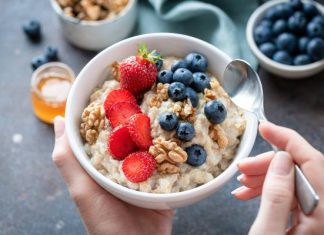 Owsianka wcale nie jest zdrowa dla każdego. Kto powinien natychmiast odstawić płatki owsiane?