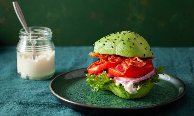 Co jeść zamiast chleba i bułek? Te zamienniki pieczywa pomogą ci oszczędzać setki kalorii i chudnąć. Są pyszne i zdrowe