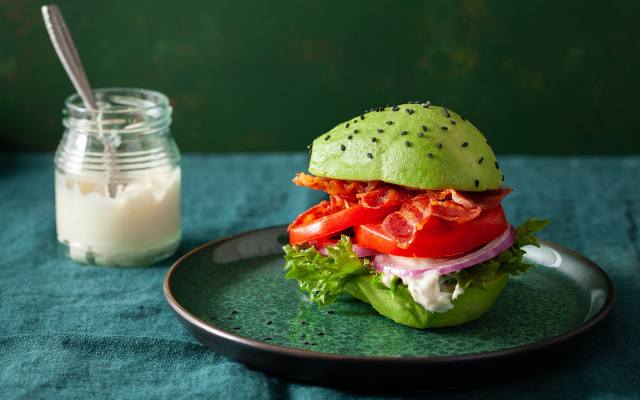 Co jeść zamiast chleba i bułek? Te zamienniki pieczywa pomogą ci oszczędzać setki kalorii i chudnąć. Są pyszne i zdrowe