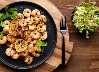 Co jeść przez cały dzień na diecie ketogenicznej? Sprawdź jadłospis na 7 dni. Polecane śniadania, obiady i kolacje