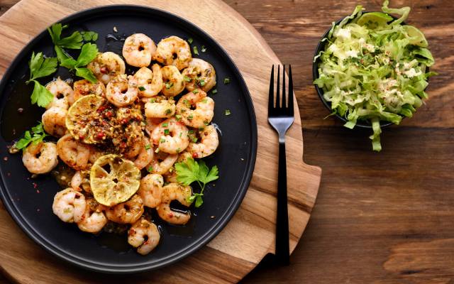 Co jeść przez cały dzień na diecie ketogenicznej? Sprawdź jadłospis na 7 dni. Polecane śniadania, obiady i kolacje