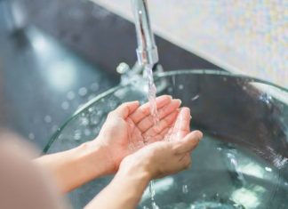 Skuteczny sposób na infekcje masz w zasięgu ręki – dosłownie! Jednak większość z nas popełnia tu podstawowy błąd