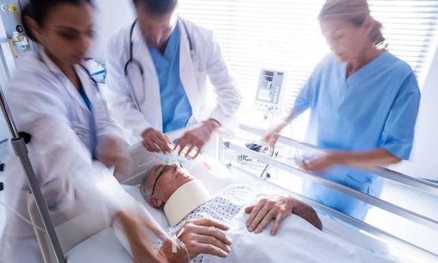 Jak wygląda granica życia i śmierci? Tym pacjentom przestało bić serce. Czego doświadczają umierające osoby?