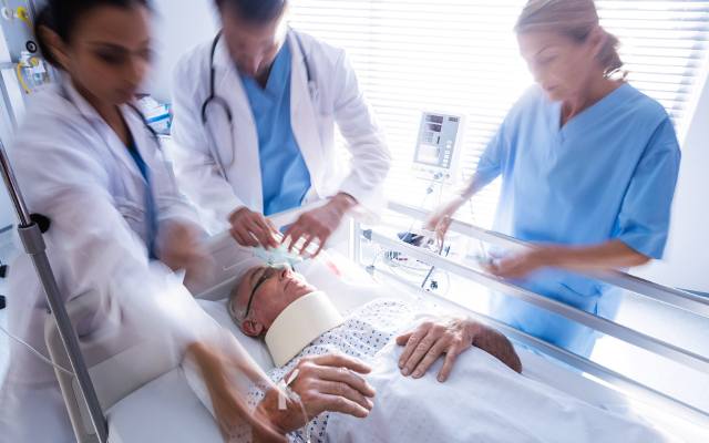 Jak wygląda granica życia i śmierci? Tym pacjentom przestało bić serce. Czego doświadczają umierające osoby?