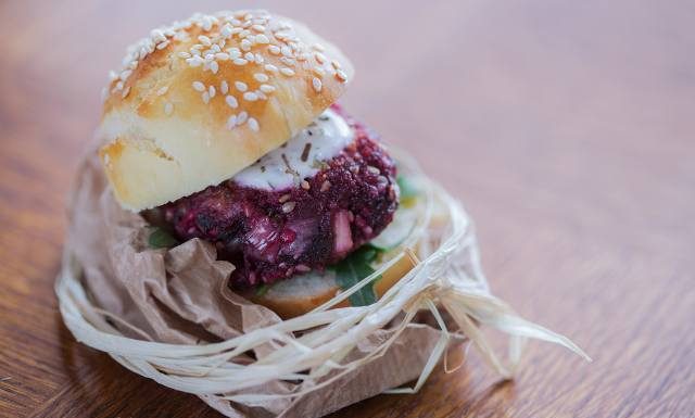 Poznaj pyszne zamienniki mięsa i włącz je do diety. Ryzyko chorób serca zmaleje nawet o 27 procent