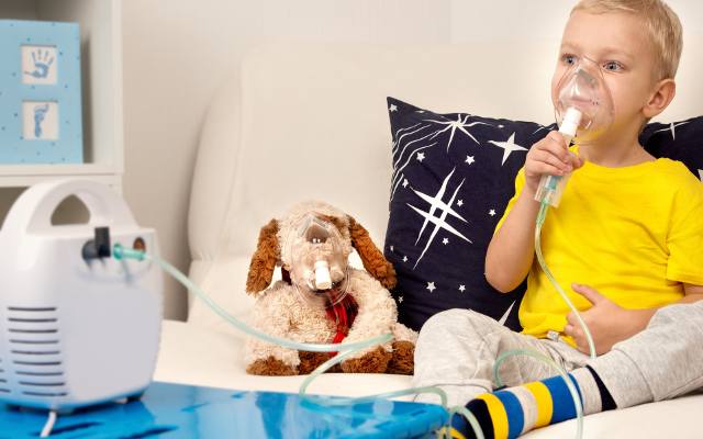 Lepsze niż krople? Inhalacje, które leczą! Kiedy i jaką sól wybrać, by uwolnić się od kataru i kaszlu?