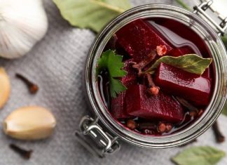 Pyszny i niezwykle zdrowy – oto, jak robię własny zakwas buraczany. Mam ten przepis od lat i zawsze wychodzi idealny