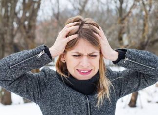 Czy ciepło „ucieka przez głowę”? Czy zimą powinniśmy ubierać się na cebulkę? Zobacz fakty i mity o ubieraniu się w zimie