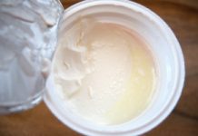 Dziurawi jelita, doprowadza do cukrzycy. Dodawany na masową skalę