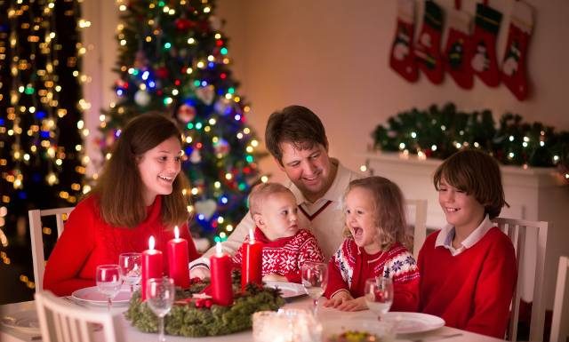 Co na Wigilię dla dzieci? Zobacz, co podać małym biesiadnikom, a czego unikać. Lista zakazanych i polecanych potraw