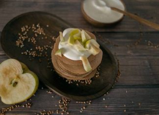 Placki z jabłkami na każdą okazję? Wypróbuj przepisy na placki bezglutenowe, bez jajek i mleka